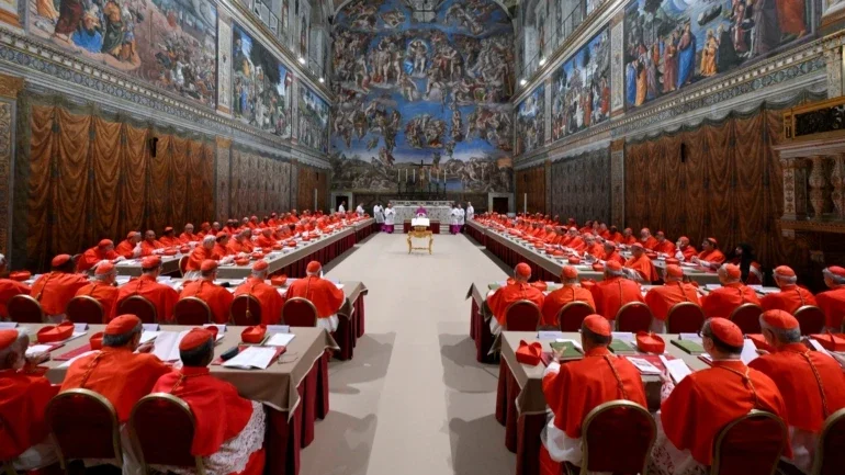 À l'intérieur du conclave papal