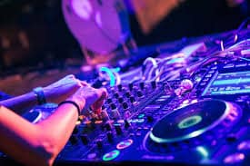 Explore 10 estilos de DJs