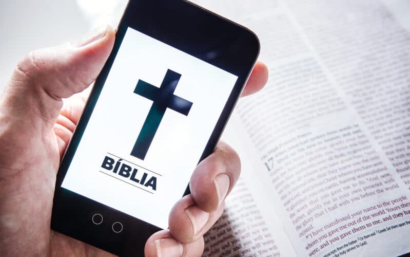 Baixe a Bíblia Sagrada no Celular